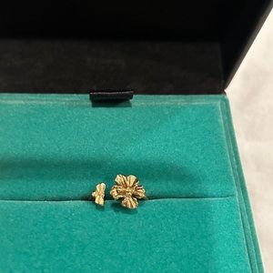 Catherine Zoraida ring and earrings (sweet hibiscus & bee (18ct gold plated)